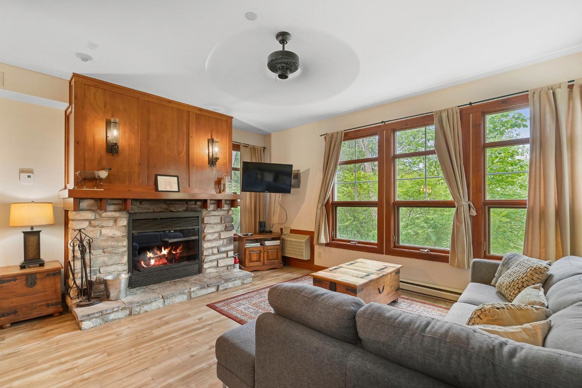 Les Eaux - 2Bdrs W Pool & Hot Tub Near Village Mont-Tremblant Buitenkant foto