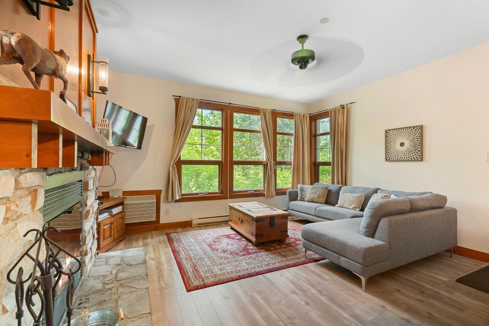 Les Eaux - 2Bdrs W Pool & Hot Tub Near Village Mont-Tremblant Buitenkant foto